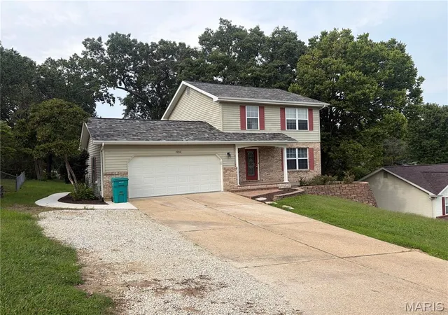 Photo 3 of Single family home for sale at 1002 Sara Jane Ln, St Clair, MO 63077 | MLS# MIS26051647 | Listing updated on 2026-09-11