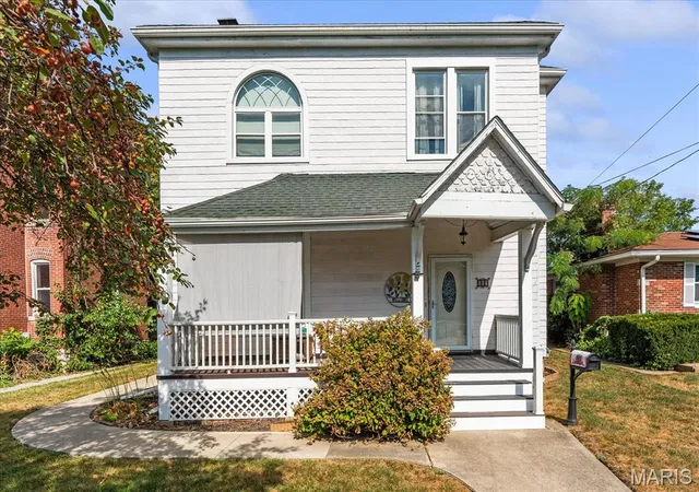 Photo 1 of Sale Pending at 609 Sycamore St, Belleville, IL 62220 | MLS# MIS26051762 | Listing updated on 2026-10-08