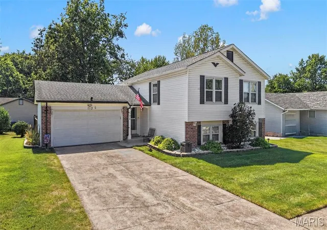 Photo 1 of Sale Pending at 113 Barkwood Trails Dr, Saint Peters, MO 63376 | MLS# MIS26051784 | Listing updated on 2026-09-24