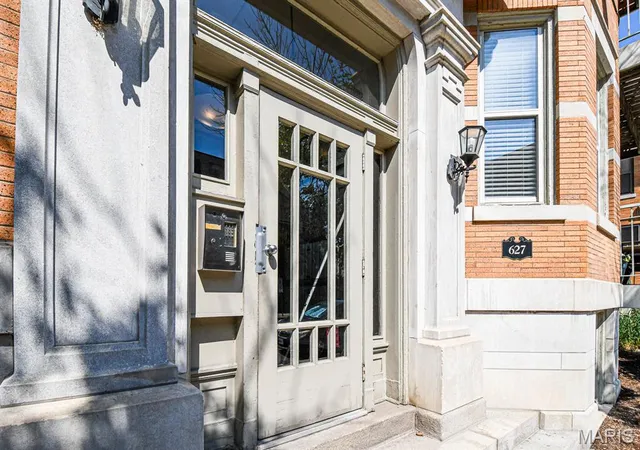 Photo 3 of Condo for sale at 627 Clara Ave #104, Saint Louis, MO 63112 | MLS# MIS26051840 | Listing updated on 2026-10-19