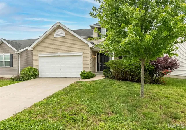 Photo 3 of Single family home for sale at 2781 Cedar Grove Dr, Belleville, IL 62221 | MLS# MIS26051858 | Listing updated on 2026-09-14