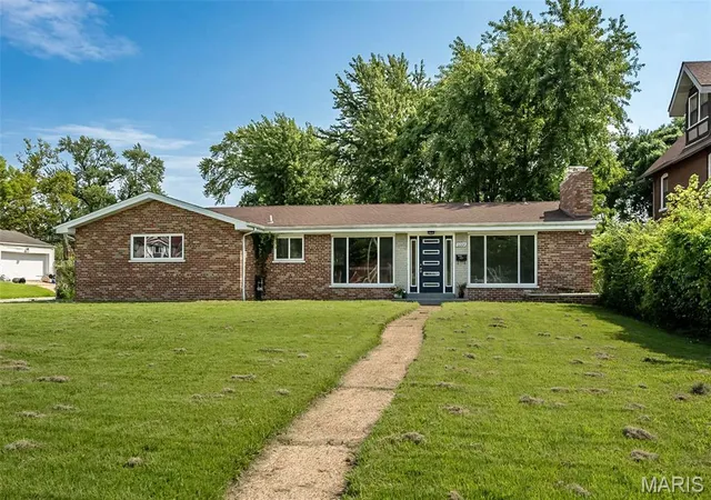 Photo 2 of Single family home for sale at 6064 W Cabanne Pl, Saint Louis, MO 63112 | MLS# MIS26051890 | Listing updated on 2026-10-16