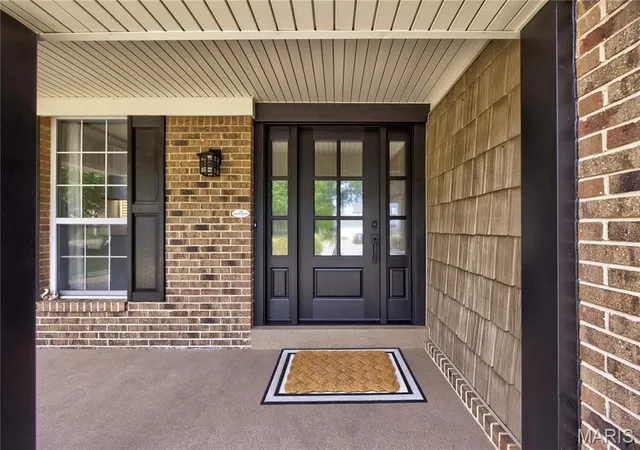 Photo 3 of Sale Pending at 9 Carriage Wy E, Saint Peters, MO 63376 | MLS# MIS26052005 | Listing updated on 2026-09-23