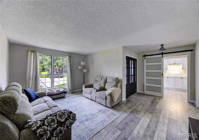 Photo 4 of Sale Pending at 9 Carriage Wy E, Saint Peters, MO 63376 | MLS# MIS26052005 | Listing updated on 2026-09-23