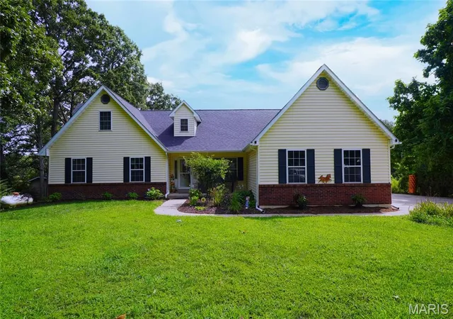 Photo 1 of Single family home for sale at 21209 Oak Trl, Warrenton, MO 63383 | MLS# MIS26052008 | Listing updated on 2026-09-11