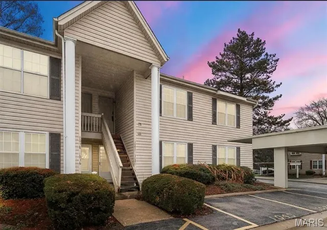 Photo 1 of Sale Pending at 1040 Sugar Creek Ct #4, St Peters, MO 63376 | MLS# MIS26052028 | Listing updated on 2026-09-11