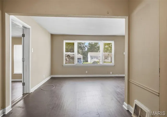 Photo 2 of Single family home for sale at 10154 Coburg Lands Dr, Saint Louis, MO 63137 | MLS# MIS26052097 | Listing updated on 2026-10-05