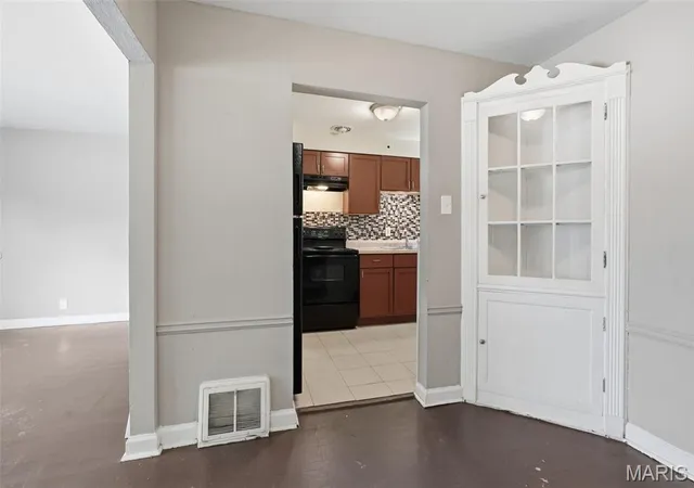Photo 3 of Single family home for sale at 10154 Coburg Lands Dr, Saint Louis, MO 63137 | MLS# MIS26052097 | Listing updated on 2026-10-05