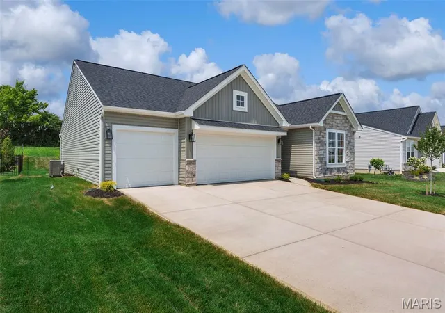 Photo 2 of Sale Pending at 28923 Old Court Dr, Foristell, MO 63348 | MLS# MIS26052214 | Listing updated on 2026-09-14