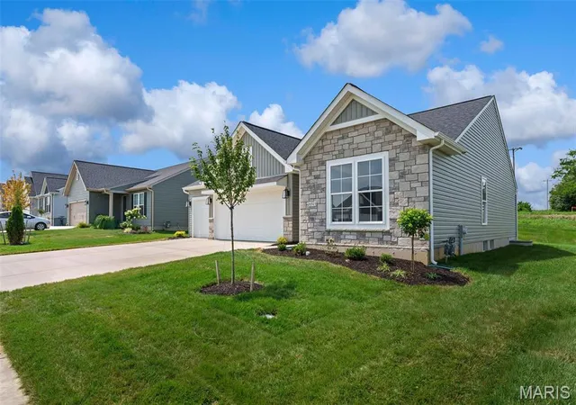 Photo 3 of Sale Pending at 28923 Old Court Dr, Foristell, MO 63348 | MLS# MIS26052214 | Listing updated on 2026-09-14