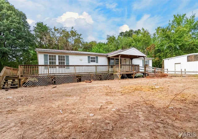 Photo 3 of Manufactured home for sale at 1600 Brice St, Lebanon, MO 65536 | MLS# MIS26052216 | Listing updated on 2026-09-11