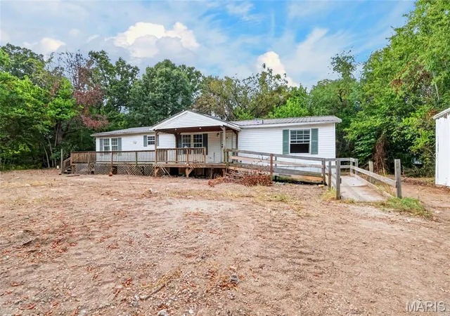 Photo 3 of Manufactured home for sale at 1600 Brice St, Lebanon, MO 65536 | MLS# MIS26052216 | Listing updated on 2026-10-07