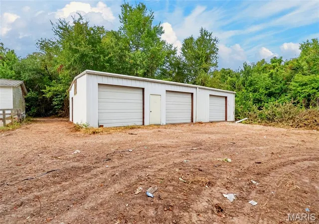 Photo 4 of Manufactured home for sale at 1600 Brice St, Lebanon, MO 65536 | MLS# MIS26052216 | Listing updated on 2026-10-07