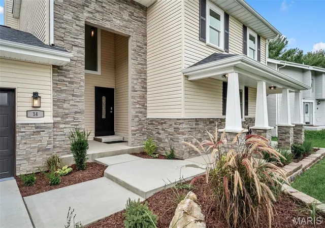 Photo 2 of Single family home for sale at 14 Bayside Ct, Lake St Louis, MO 63367 | MLS# MIS26052226 | Listing updated on 2026-09-14