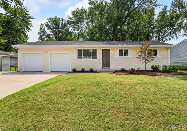 Photo 1 of Sale Pending at 11482 Essex Ave, Maryland Heights, MO 63043 | MLS# MIS26052280 | Listing updated on 2026-09-22