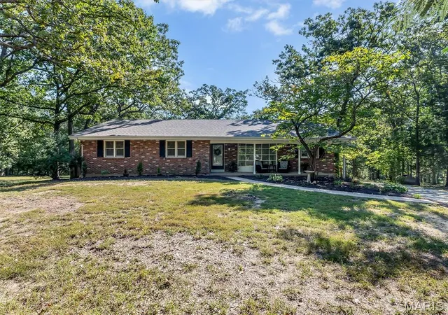 Photo 1 of Single family home for sale at 11 Edith Dr, Bourbon, MO 65441 | MLS# MIS26052281 | Listing updated on 2026-09-11