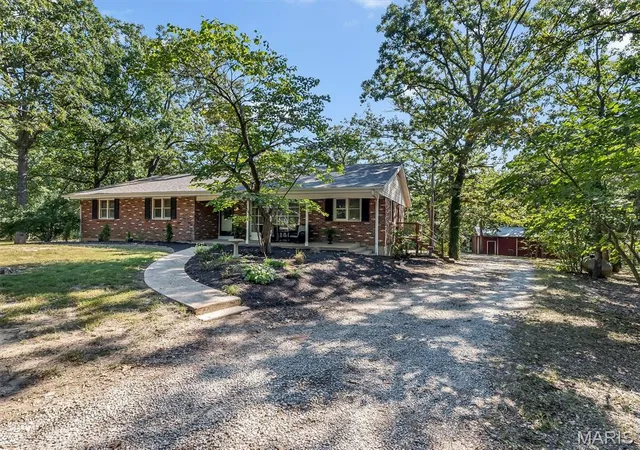 Photo 2 of Single family home for sale at 11 Edith Dr, Bourbon, MO 65441 | MLS# MIS26052281 | Listing updated on 2026-09-11