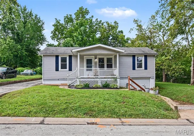 Photo 1 of Single family home for sale at 154 Becker Dr, St Louis, MO 63135 | MLS# MIS26052293 | Listing updated on 2026-09-28