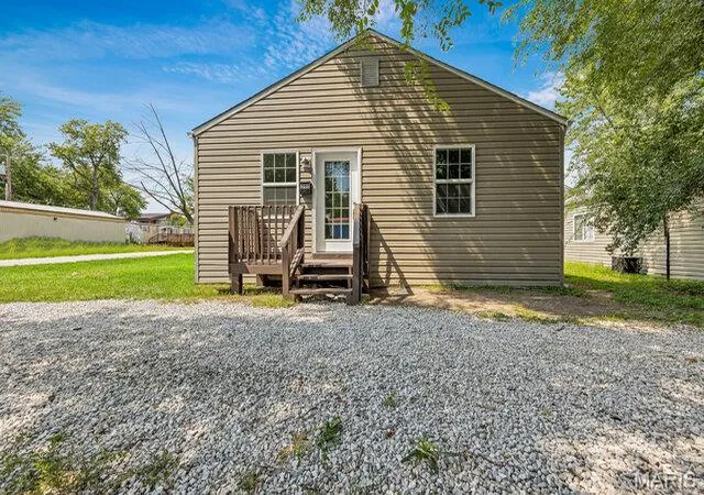 Photo 1 of Single family home for sale at 302 Hilltop Dr, Wentzville, MO 63385 | MLS# MIS26052339 | Listing updated on 2026-09-15