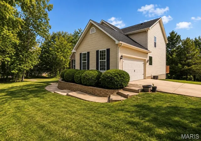 Photo 3 of Single family home for sale at 9543 Easy St, Hillsboro, MO 63050 | MLS# MIS26052359 | Listing updated on 2026-09-14