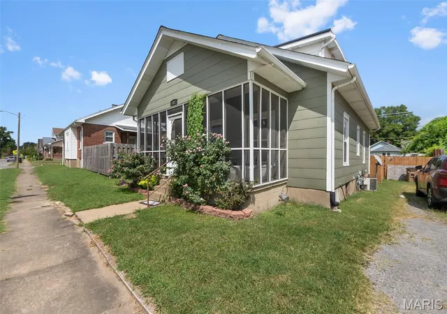 Photo 3 of Single family home for sale at 12 N West End Blvd, Cape Girardeau, MO 63701 | MLS# MIS26052461 | Listing updated on 2026-09-14