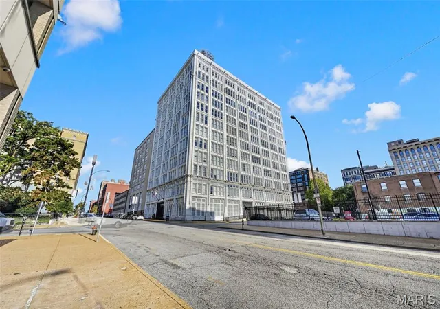 Photo 3 of Condo for sale at 1501 Locust St #306, Saint Louis, MO 63103 | MLS# MIS26052495 | Listing updated on 2026-09-11