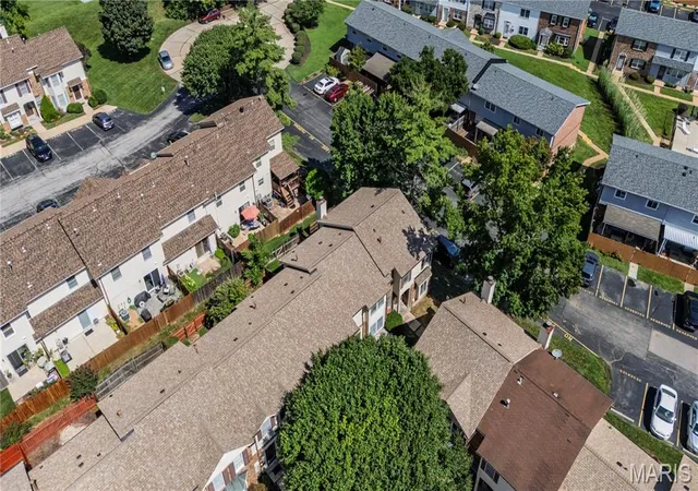 Photo 4 of Townhouse for sale at 2533 Grayford Walk, Saint Louis, MO 63129 | MLS# MIS26052521 | Listing updated on 2026-09-14