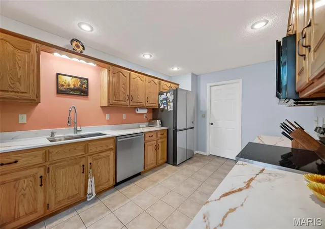 Photo 3 of Single family home for sale at 800 Rosewood Dr, Lebanon, MO 65536 | MLS# MIS26052635 | Listing updated on 2026-09-11