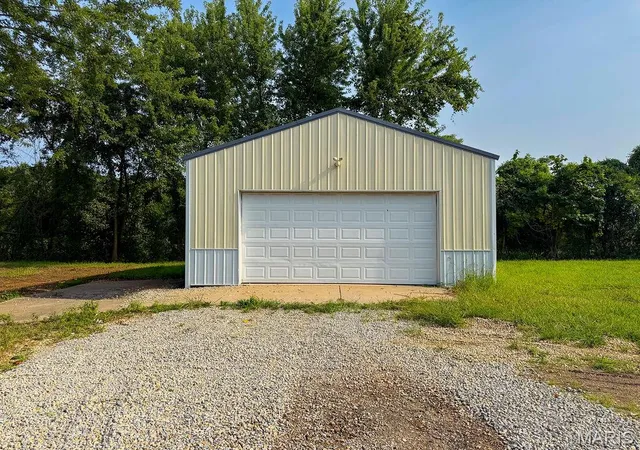Photo 4 of Sale Pending at 4687 Rouggly Rd, Valles Mines, MO 63087 | MLS# MIS26052683 | Listing updated on 2026-09-11