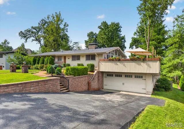 Photo 1 of Sale Pending at 11728 Claychester Dr, Saint Louis, MO 63131 | MLS# MIS26052776 | Listing updated on 2026-09-11