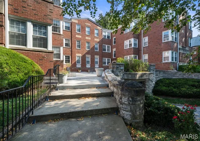Condo for sale at 7563 Oxford Dr #3S, Saint Louis, MO 63105 | MLS# MIS26052782