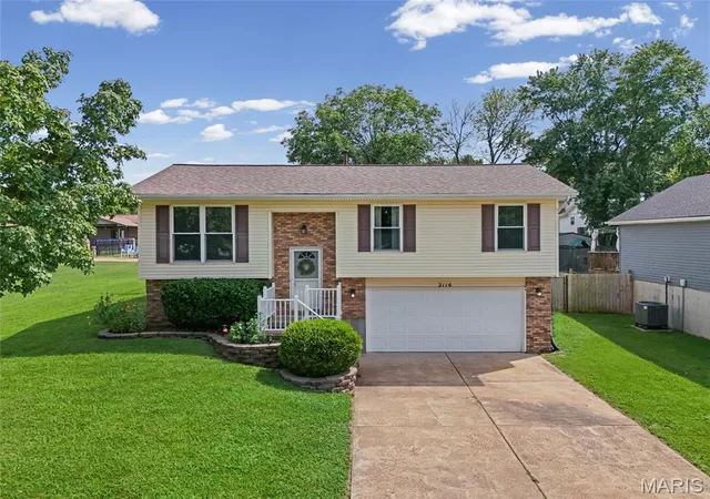 Photo 1 of Sale Pending at 2116 Westmoreland Dr, Imperial, MO 63052 | MLS# MIS26052785 | Listing updated on 2026-09-11