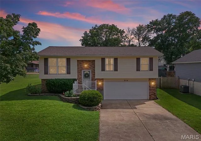 Photo 2 of Sale Pending at 2116 Westmoreland Dr, Imperial, MO 63052 | MLS# MIS26052785 | Listing updated on 2026-09-11