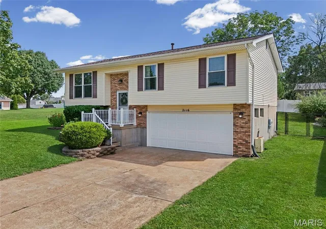 Photo 3 of Sale Pending at 2116 Westmoreland Dr, Imperial, MO 63052 | MLS# MIS26052785 | Listing updated on 2026-09-11