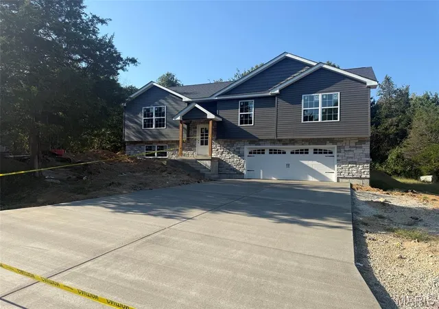Photo 1 of Single family home for sale at 210 Mulberry Lane, De Soto, MO 63020 | MLS# MIS26052797 | Listing updated on 2026-09-30