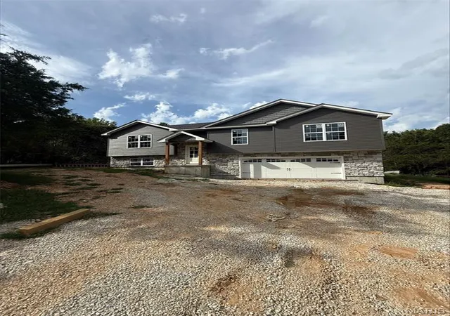 Photo 2 of Single family home for sale at 210 Mulberry Lane, De Soto, MO 63020 | MLS# MIS26052797 | Listing updated on 2026-09-30