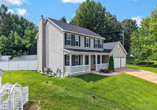 Photo 2 of Sale Pending at 350 Villa Duschene Dr, Warrenton, MO 63383 | MLS# MIS26052798 | Listing updated on 2026-09-11