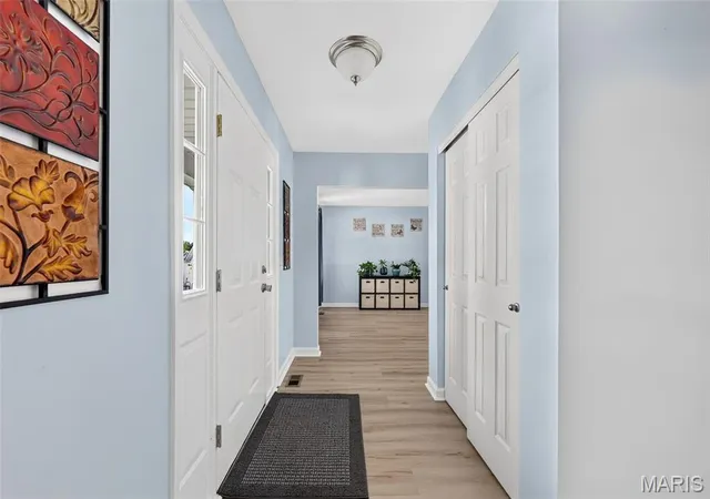 Photo 3 of Sale Pending at 350 Villa Duschene Dr, Warrenton, MO 63383 | MLS# MIS26052798 | Listing updated on 2026-09-11