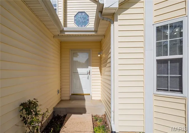 Photo 3 of Single family home for sale at 1501 Strawberry Glen Ct, Ballwin, MO 63021 | MLS# MIS26052803 | Listing updated on 2026-10-02
