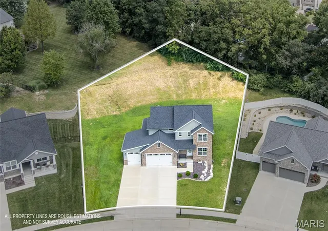 Photo 4 of Single family home for sale at 327 Star Ln, Glen Carbon, IL 62034 | MLS# MIS26052827 | Listing updated on 2026-09-14