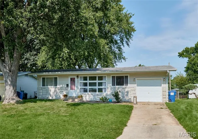Photo 2 of Single family home for sale at 195 Grenoble Ln, Florissant, MO 63033 | MLS# MIS26052878 | Listing updated on 2026-10-04