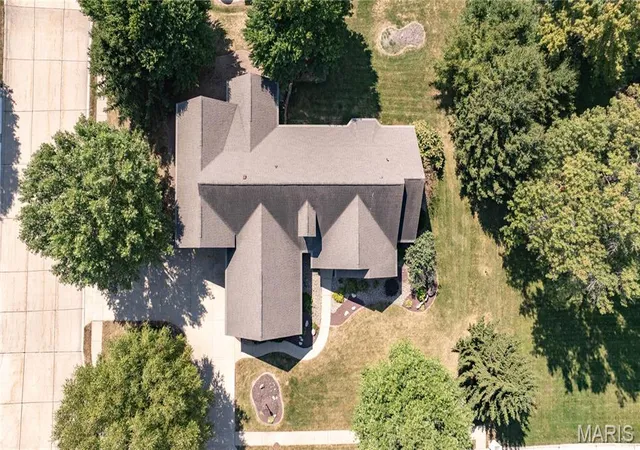 Photo 2 of Single family home for sale at 1213 White Oak Trl, Godfrey, IL 62035 | MLS# MIS26052881 | Listing updated on 2026-10-07