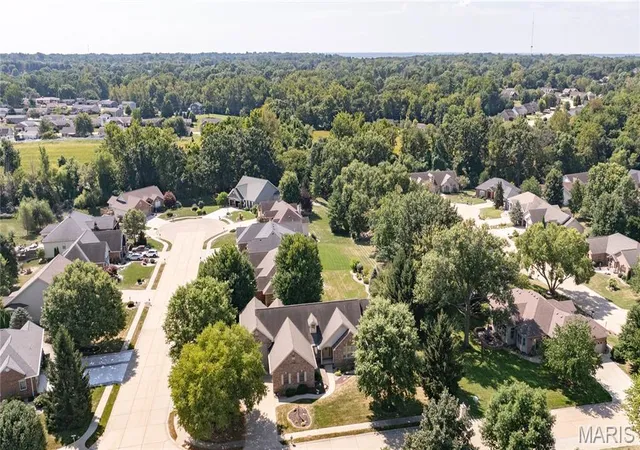 Photo 3 of Single family home for sale at 1213 White Oak Trl, Godfrey, IL 62035 | MLS# MIS26052881 | Listing updated on 2026-10-07