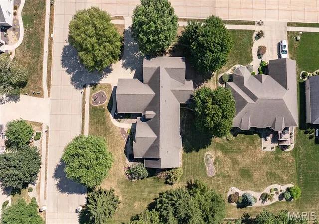 Photo 4 of Single family home for sale at 1213 White Oak Trl, Godfrey, IL 62035 | MLS# MIS26052881 | Listing updated on 2026-10-07