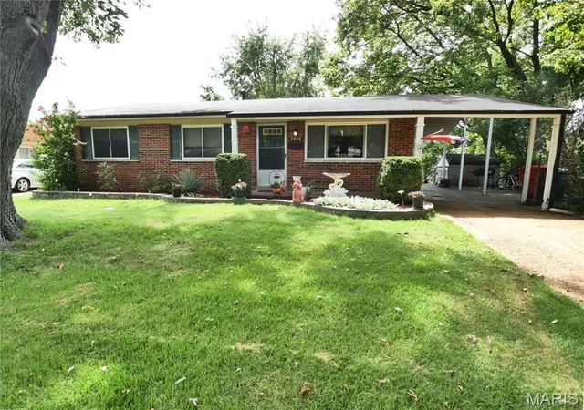 Photo 1 of Single family home for sale at 2020 Yaqui Dr, Florissant, MO 63031 | MLS# MIS26052893 | Listing updated on 2026-09-14