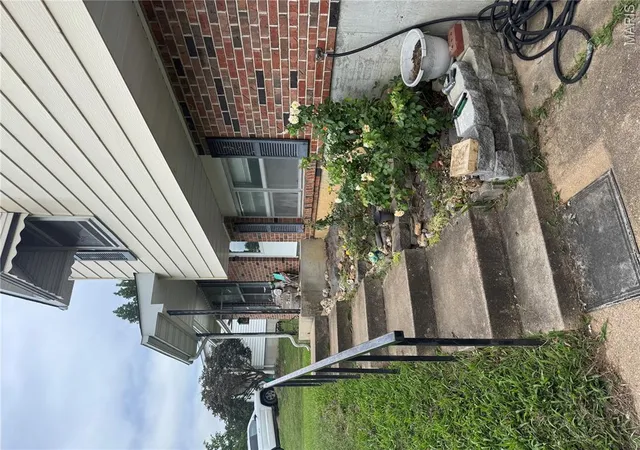 Photo 3 of Single family home for sale at 1250 Diane St, Saint Clair, MO 63077 | MLS# MIS26053001 | Listing updated on 2026-09-11