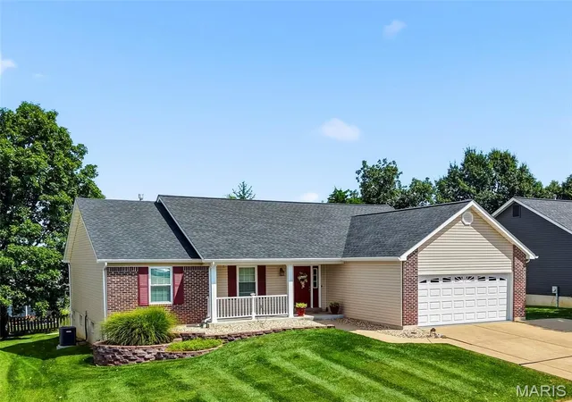 Photo 2 of Single family home for sale at 215 Old Chesapeake Dr, Wentzville, MO 63385 | MLS# MIS26053011 | Listing updated on 2026-09-27