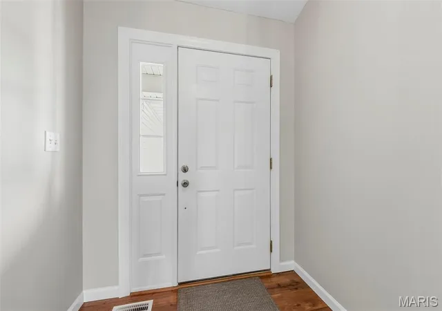 Photo 4 of Single family home for sale at 215 Old Chesapeake Dr, Wentzville, MO 63385 | MLS# MIS26053011 | Listing updated on 2026-09-27