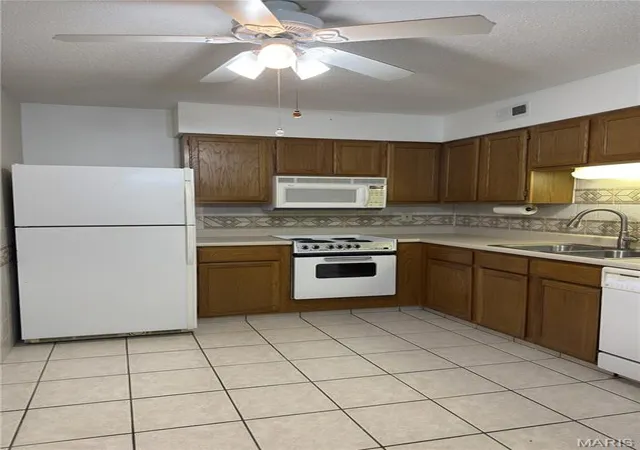 Listing Photo 4 - Condo for sale in building located at 5265 Cricket Gln Ct, St. Louis, MO 63129 - Unit #A