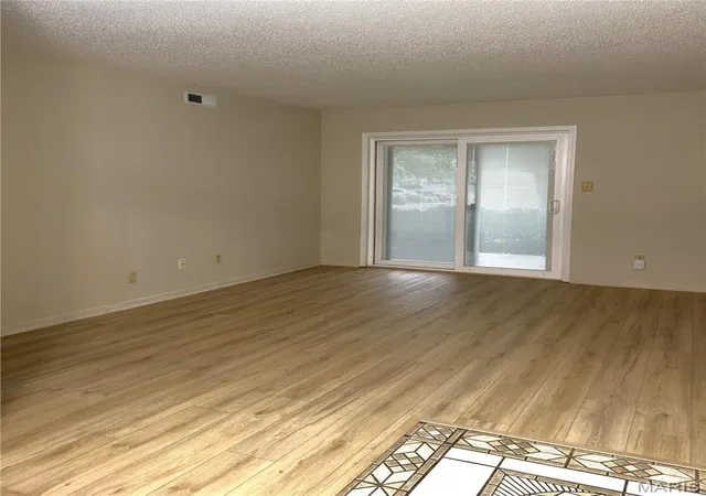 Listing Photo 5 - Condo for sale in building located at 5265 Cricket Gln Ct, St. Louis, MO 63129 - Unit #A